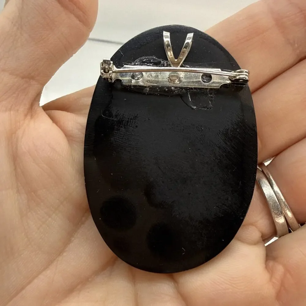 Abalone Pendant Oval Inlaid Lady In Hat